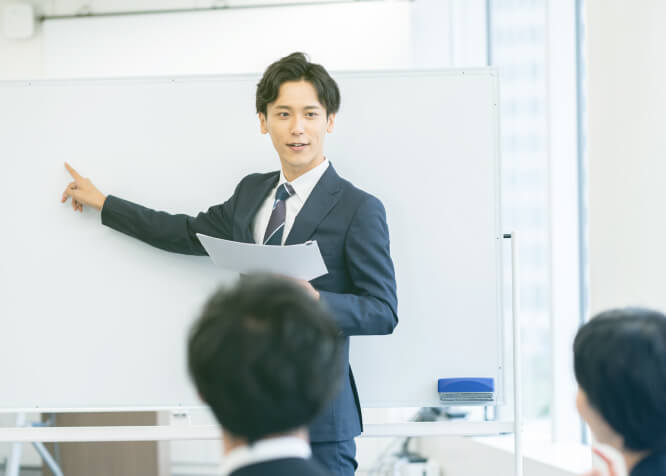 従業員の研修や教育、場合によっては採用活動もお任せいただけます