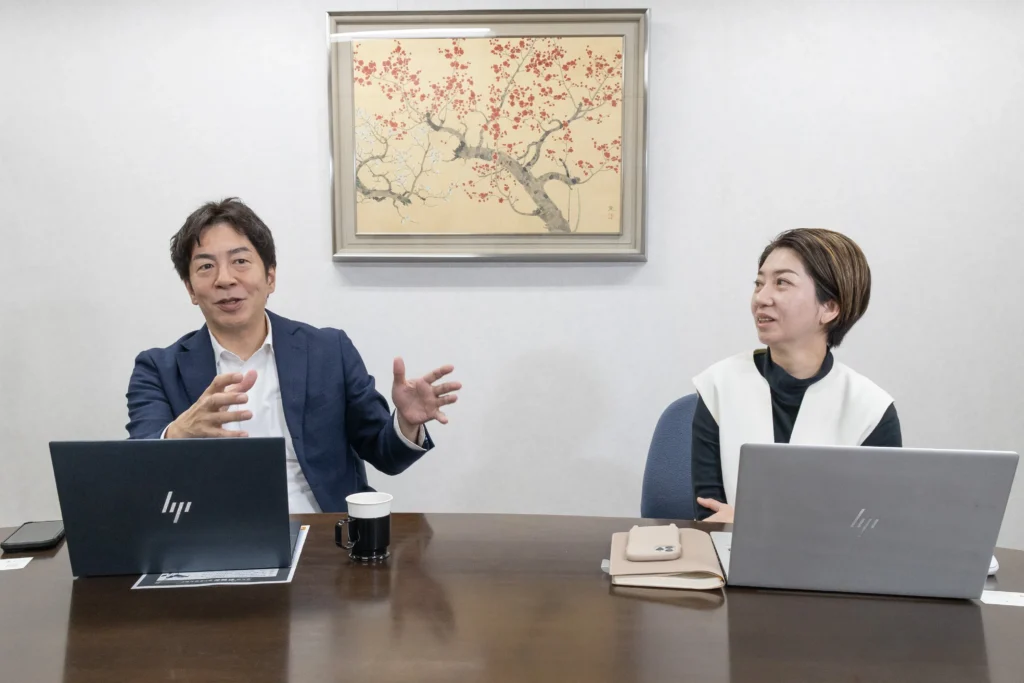 インタビューに答える高田様と河西様_丸光産業株式会社様_株式会社Pro-D-useコンサルティング事例